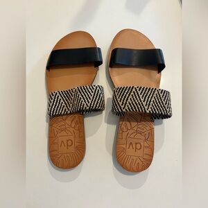 Dolce Vita - flat sandals - size 8 - NWOBox